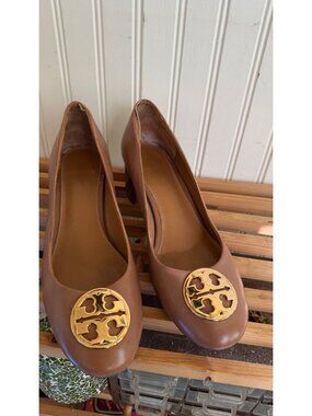Tory Burch Brown Leather Block Heels With Gold Logo Medallion Size 8